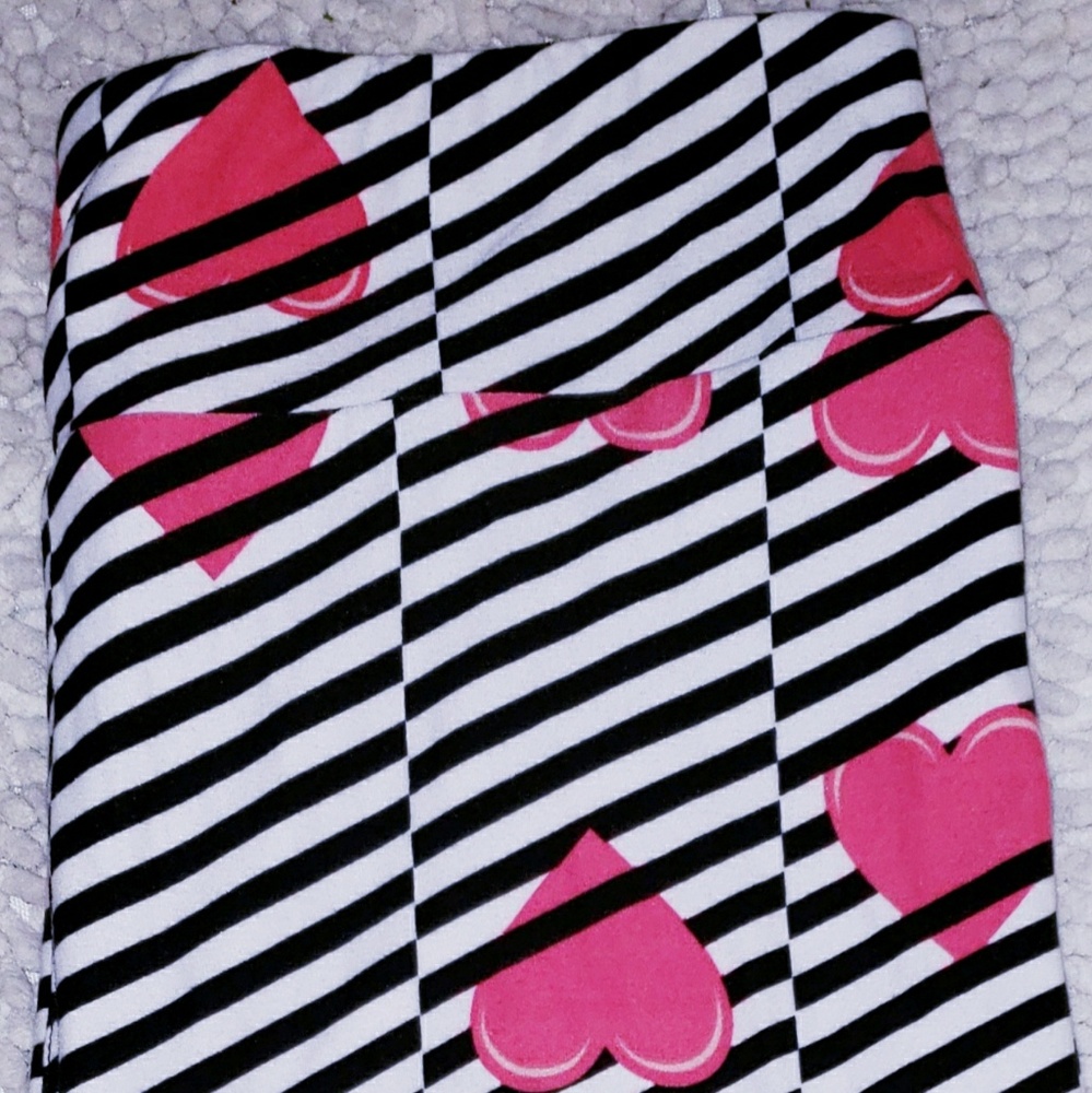Lularoe valentine leggings TC